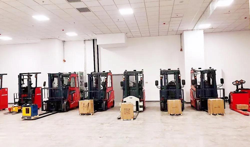 Forkvance electric powered counterbalanced forklifts