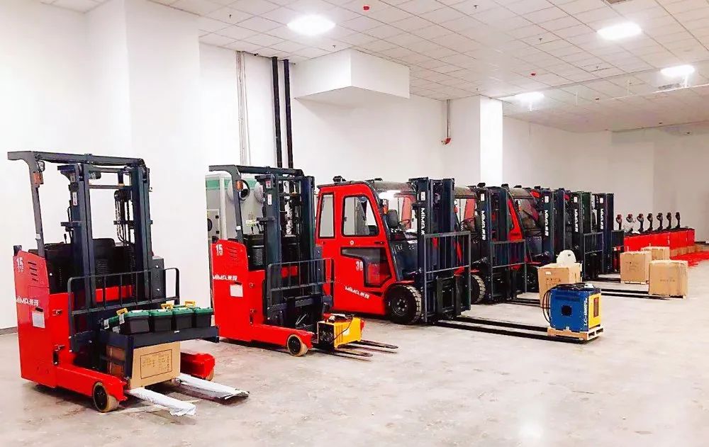 Forkvance electric powered counterbalanced forklifts