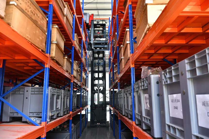 Forkvance MCC series 3 way electric stacker