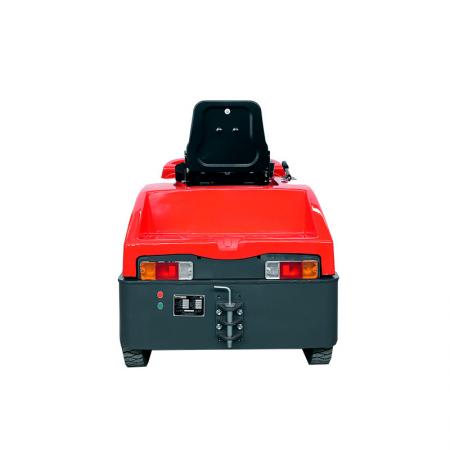 seated tow tractor