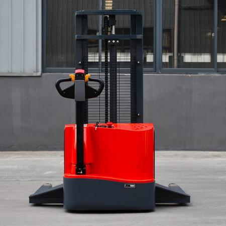 Walkie Stacker